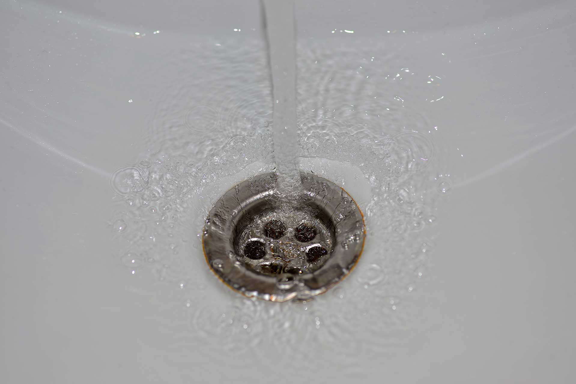 A2B Drains provides services to unblock blocked sinks and drains for properties in South Hornchurch.